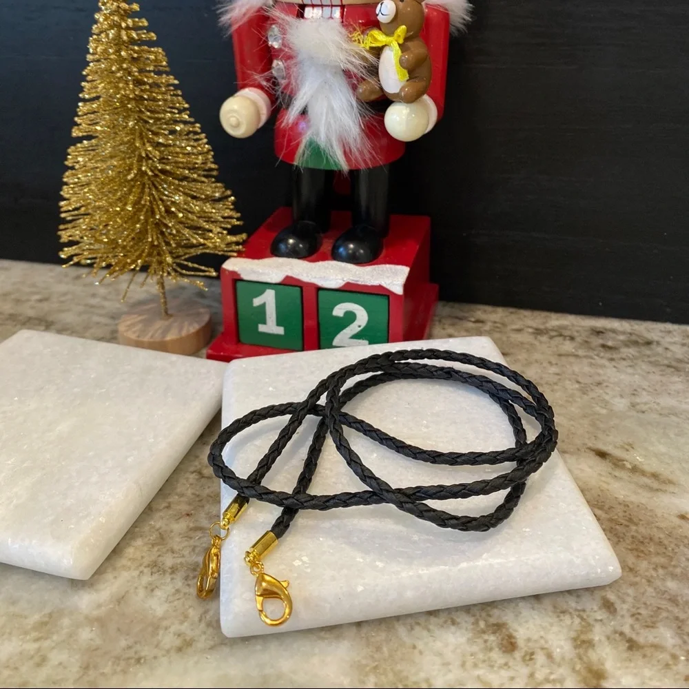 Black chain for masks or sunglasses